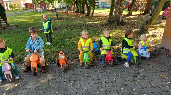 Koť&aacute;tka a motorky