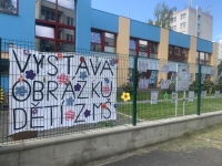 V&yacute;stava na plotě